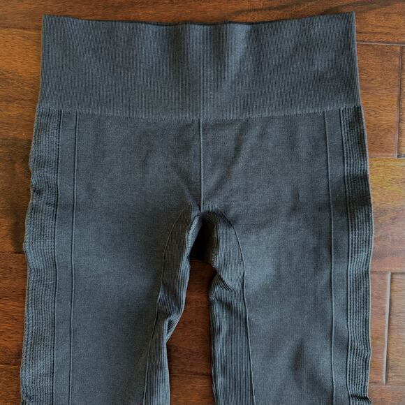 Lululemon Ebb To Street Black Heather Compression Leggings Pants size II / 6 - Picture 8 of 14